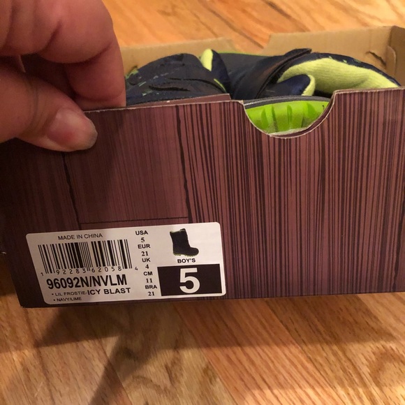 Kids Snow Boots - Picture 2 of 6